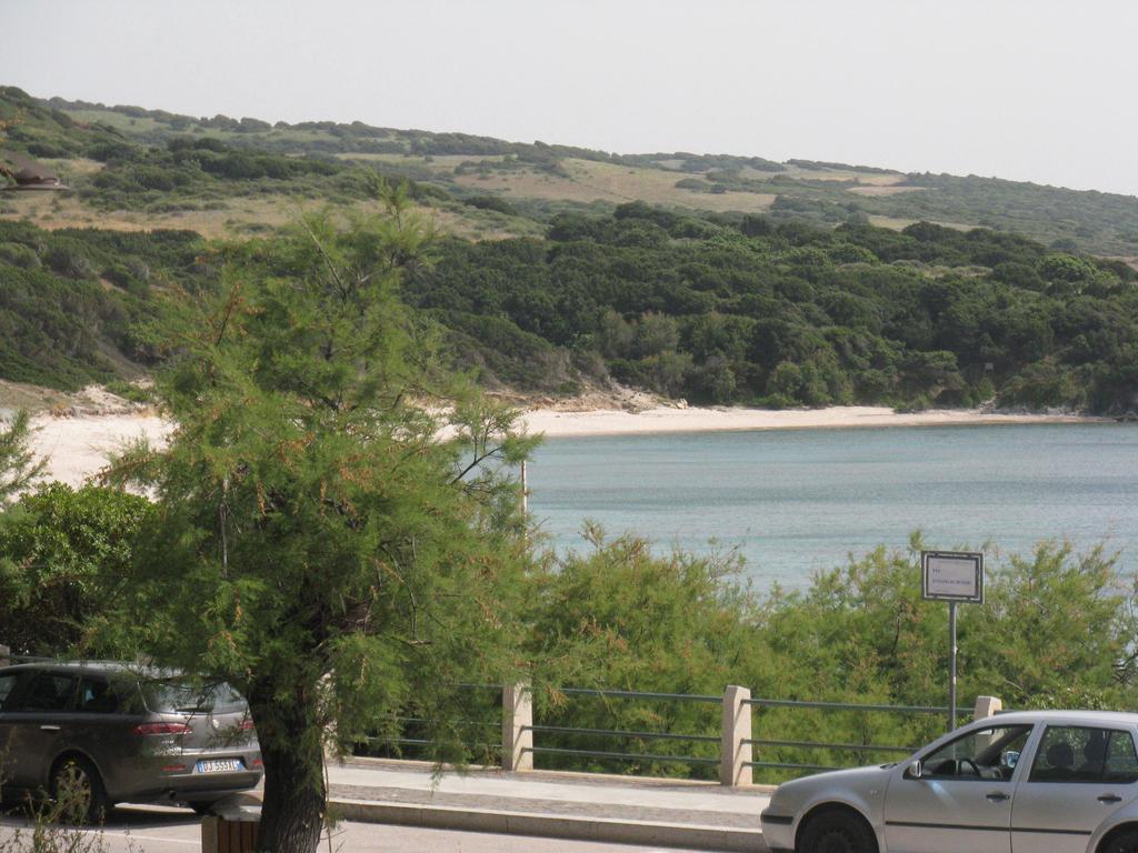 Borgo Spiaggia Vista Mare Isola Rossa  Extérieur photo