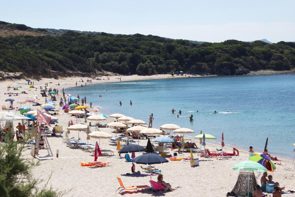 Borgo Spiaggia Vista Mare Isola Rossa  Extérieur photo